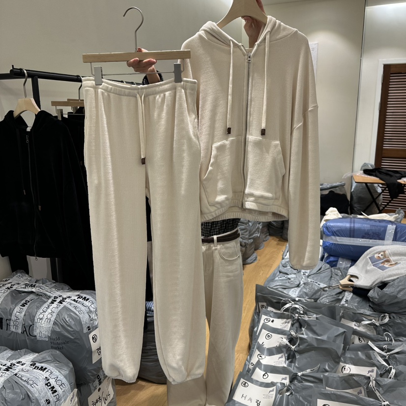 GILLI東大門㊣代購女士新款真品休閑熱賣推薦人氣套裝天鵝絨GILLI套裝