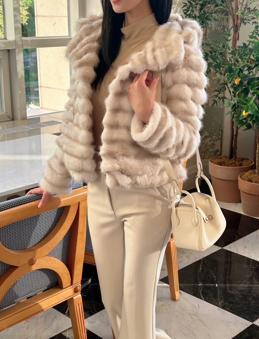 LAVIEU東大門㊣代購女裝新款時尚職業真品25秋冬短款大衣毛絨LAVIEU短款大衣