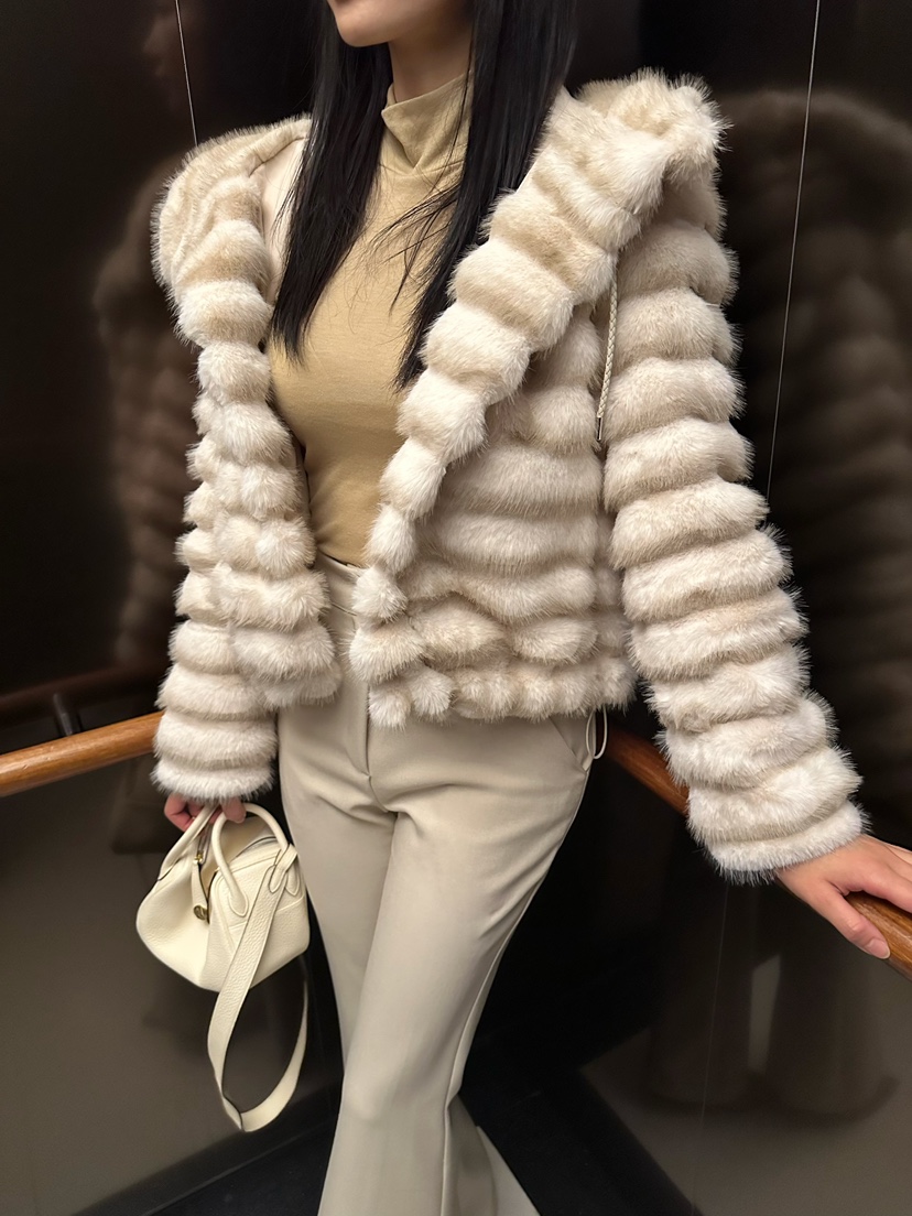 LAVIEU東大門㊣代購女裝新款時尚職業真品25秋冬短款大衣毛絨LAVIEU短款大衣圖色2