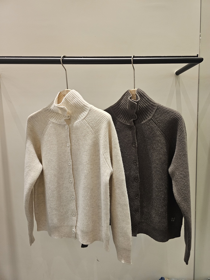 NEOUL東大門㊣實拍女裝新款人氣時尚推薦職業針織衫高領紐扣NEOUL/ahin雙領標簽針織衫