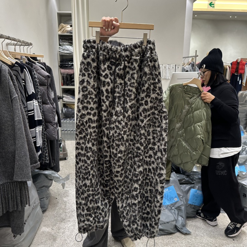 LIVE AID-P東大門㊣代購女裝新款真品25秋冬推薦休閑褲豹紋LIVE AID-P休閑褲