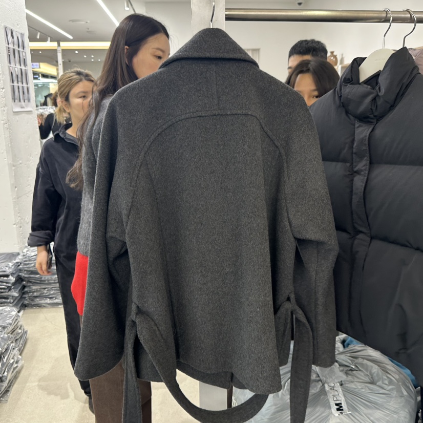 HELVETICA韓國代購㊣女裝新品真品人氣短款大衣含腰帶羊毛系帶HELVETICA短款大衣