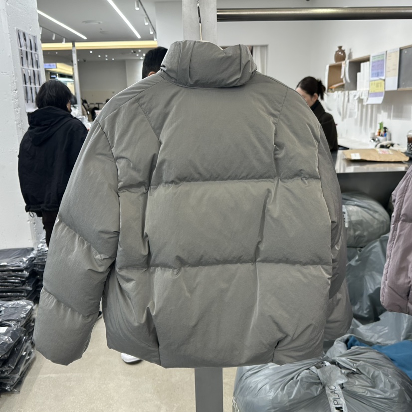 HELVETICA東大門㊣實拍女士新品25秋冬人氣短款羽絨服填充鴨絨HELVETICA短款羽絨服