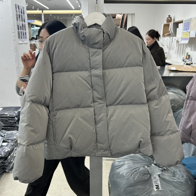 HELVETICA東大門㊣實拍女士新品25秋冬人氣短款羽絨服填充鴨絨HELVETICA短款羽絨服