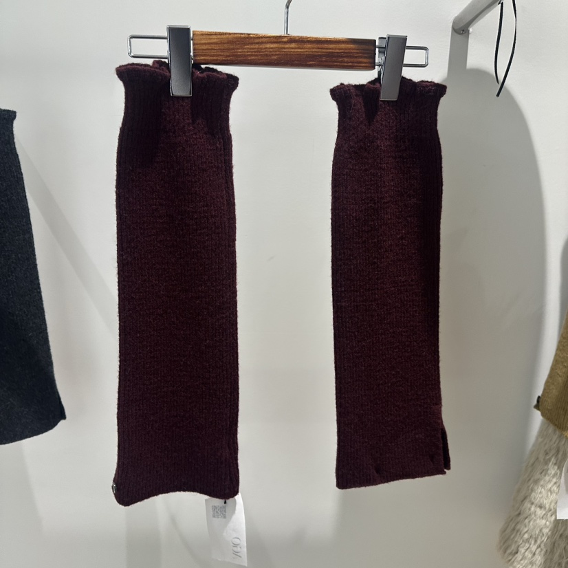 AGO東大門㊣代購女裝新款真品熱賣時尚推薦人氣休閑25秋冬手套AGO手套圖色3酒紅色