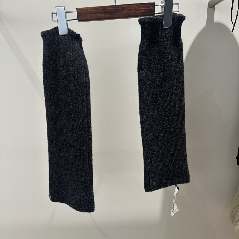 AGO東大門㊣代購女裝新款真品熱賣時尚推薦人氣休閑25秋冬手套AGO手套圖色4灰色