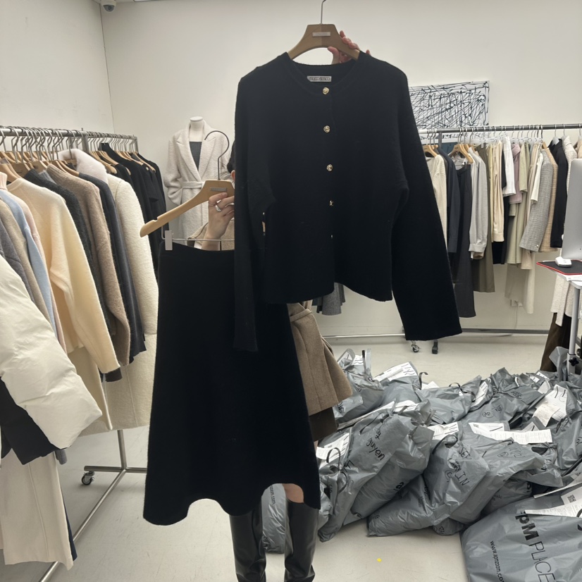 MER東大門㊣直郵女士新款25秋冬熱賣職業時尚套裝兩件套喇叭MER/ANGELO BIANCO套裝圖色2