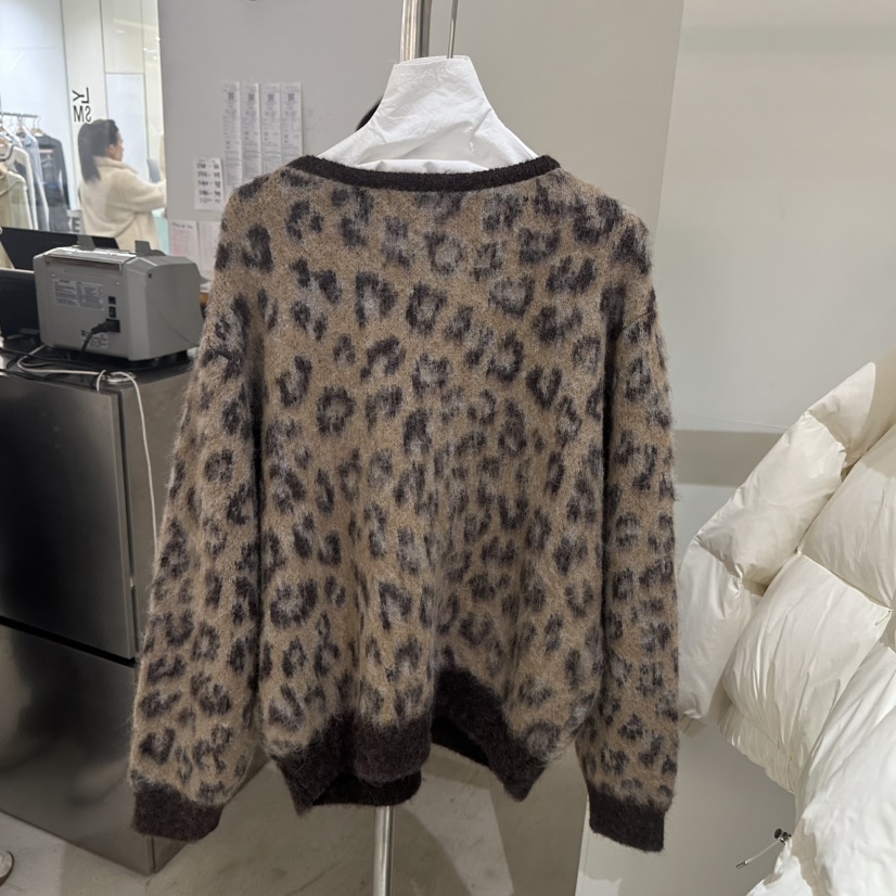 LOVE YOU SO MUCH/MORE THAN YESTERDAY東大門㊣直郵女士新款推薦毛衣豹紋開衫LYSM/MORE THAN YESTERDAY毛衣