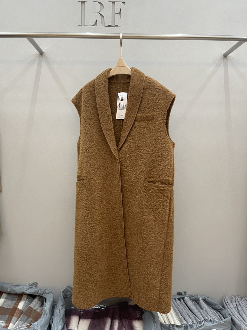 PLUS HONG-P東大門㊣實拍女裝新款人氣真品中長款大衣馬海毛LORA FAMILY/PLUS HONG中長款大衣圖色2