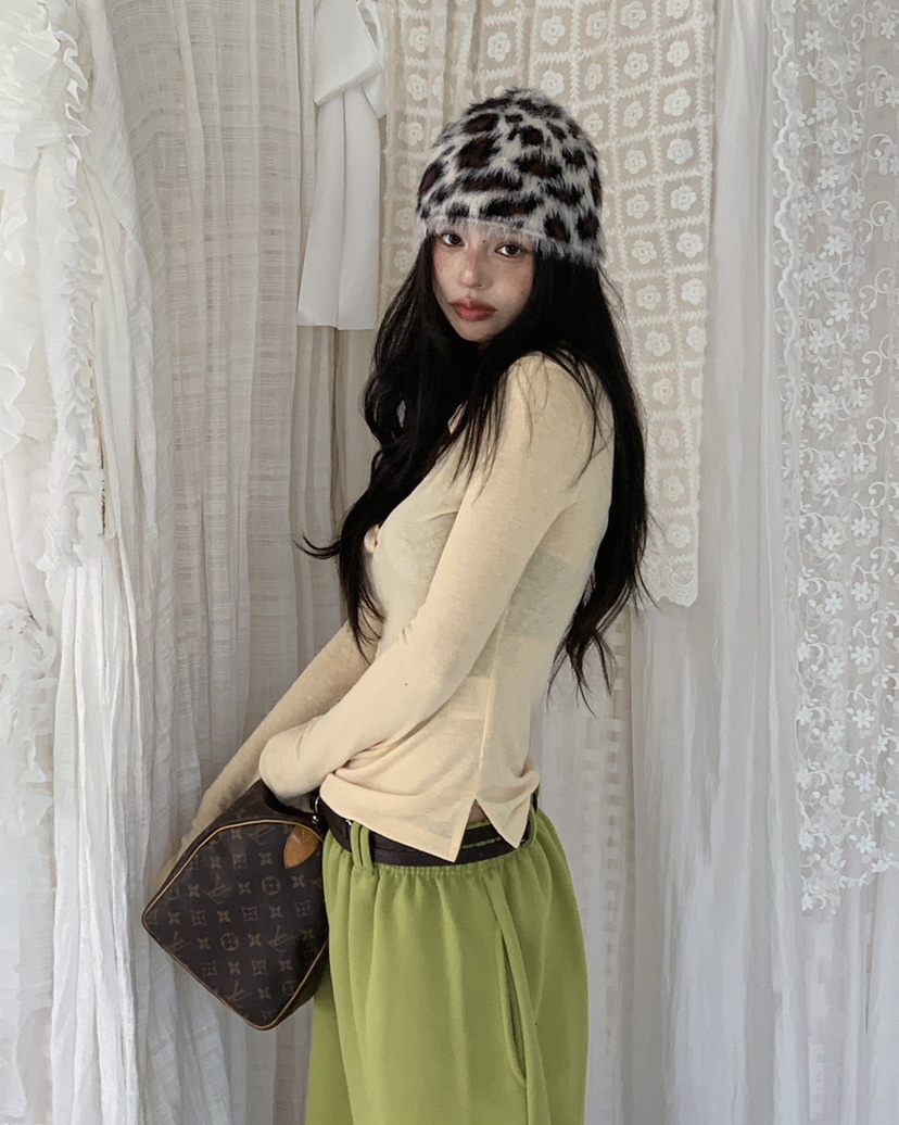 LIVE AID-P韓國直郵㊣女裝新款熱賣真品人氣推薦時尚長袖T恤LIVE AID-P長袖T恤