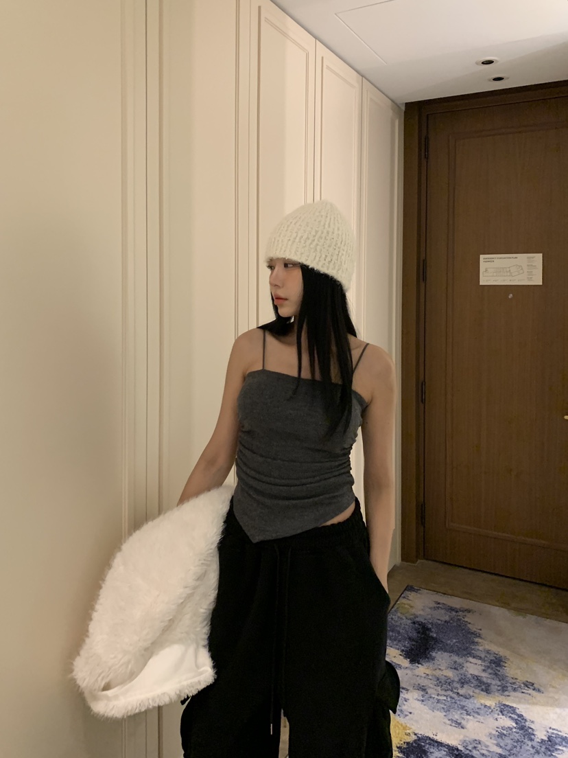 BADCALM東大門㊣實拍女士新品25秋冬職業時尚吊帶背心羊毛絨BADCALM吊帶/背心