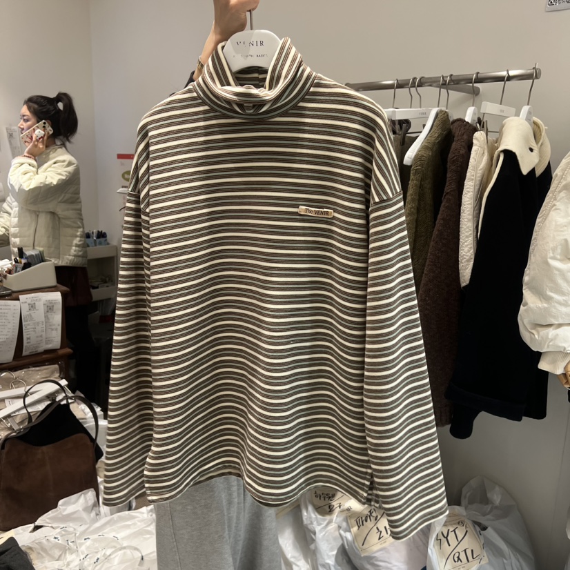 VENIR-a韓國代購㊣女士新品25秋冬真品時尚熱賣推薦長袖T恤VENIR-a長袖T恤圖色2