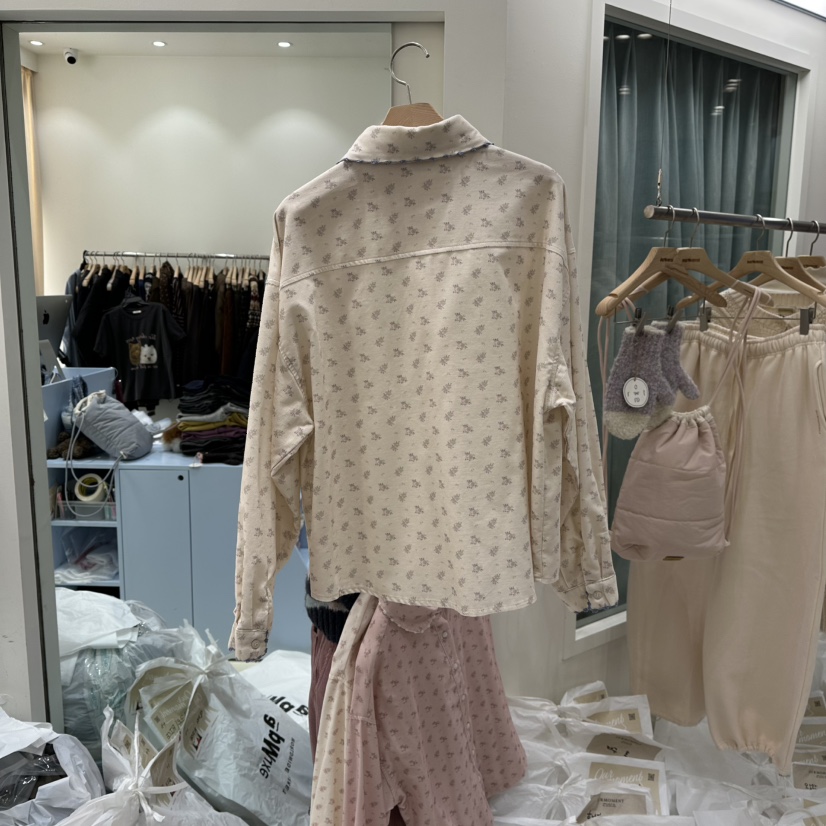 OURMOMENT韓國代購㊣女士新款休閑真品襯衫蕾絲衫燈芯絨花朵OURMOMENT襯衫/蕾絲衫