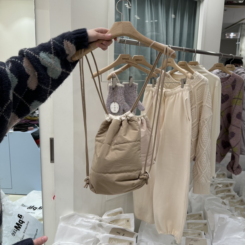 OURMOMENT東大門㊣代購女士新款人氣時尚25秋冬休閑雙肩背包OURMOMENT雙肩背包