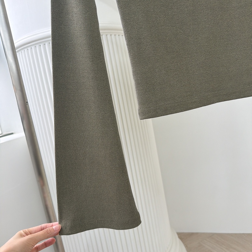 PALETTE-Q東大門㊣代購女裝新款人氣熱賣時尚推薦25秋冬長袖T恤PALETTE長袖T恤