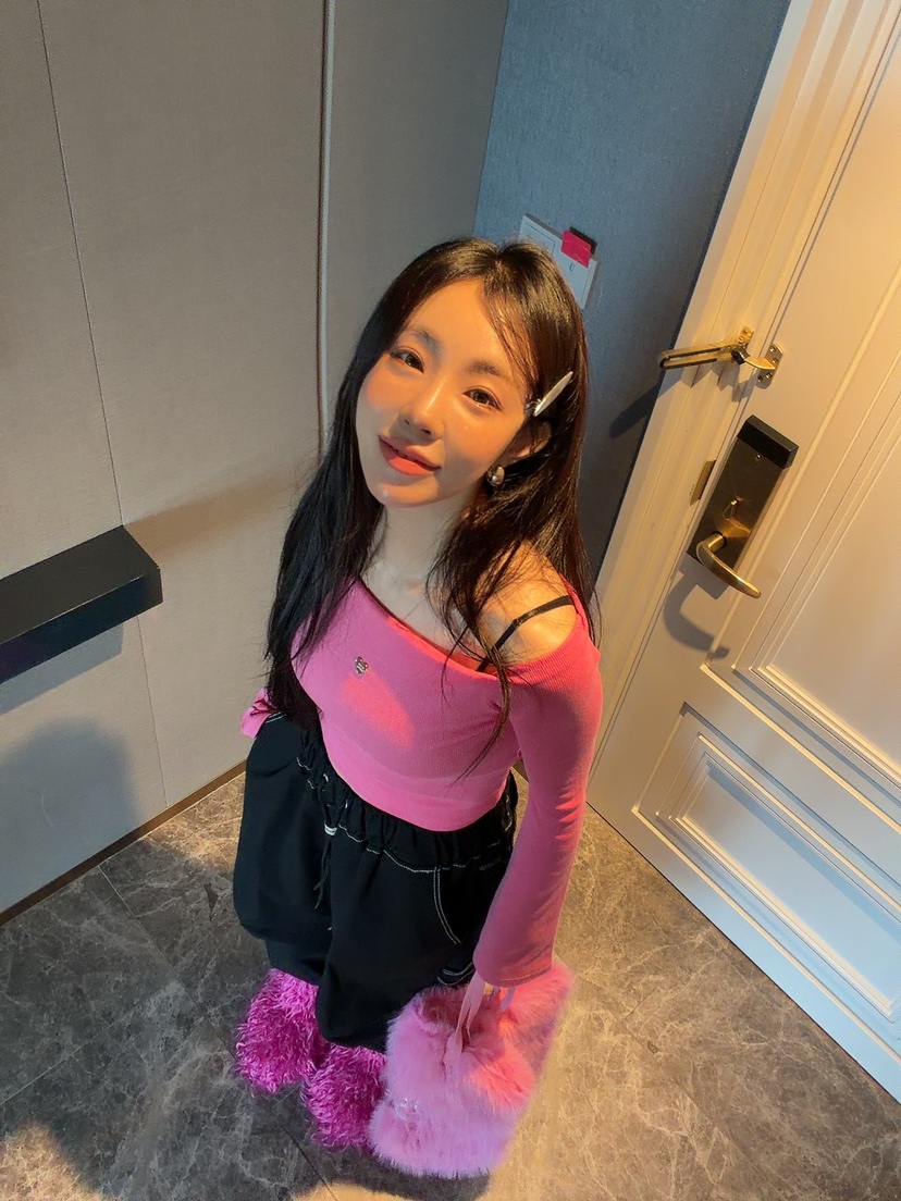 PALETTE-Q東大門㊣代購女裝新款人氣熱賣時尚推薦25秋冬長袖T恤PALETTE長袖T恤