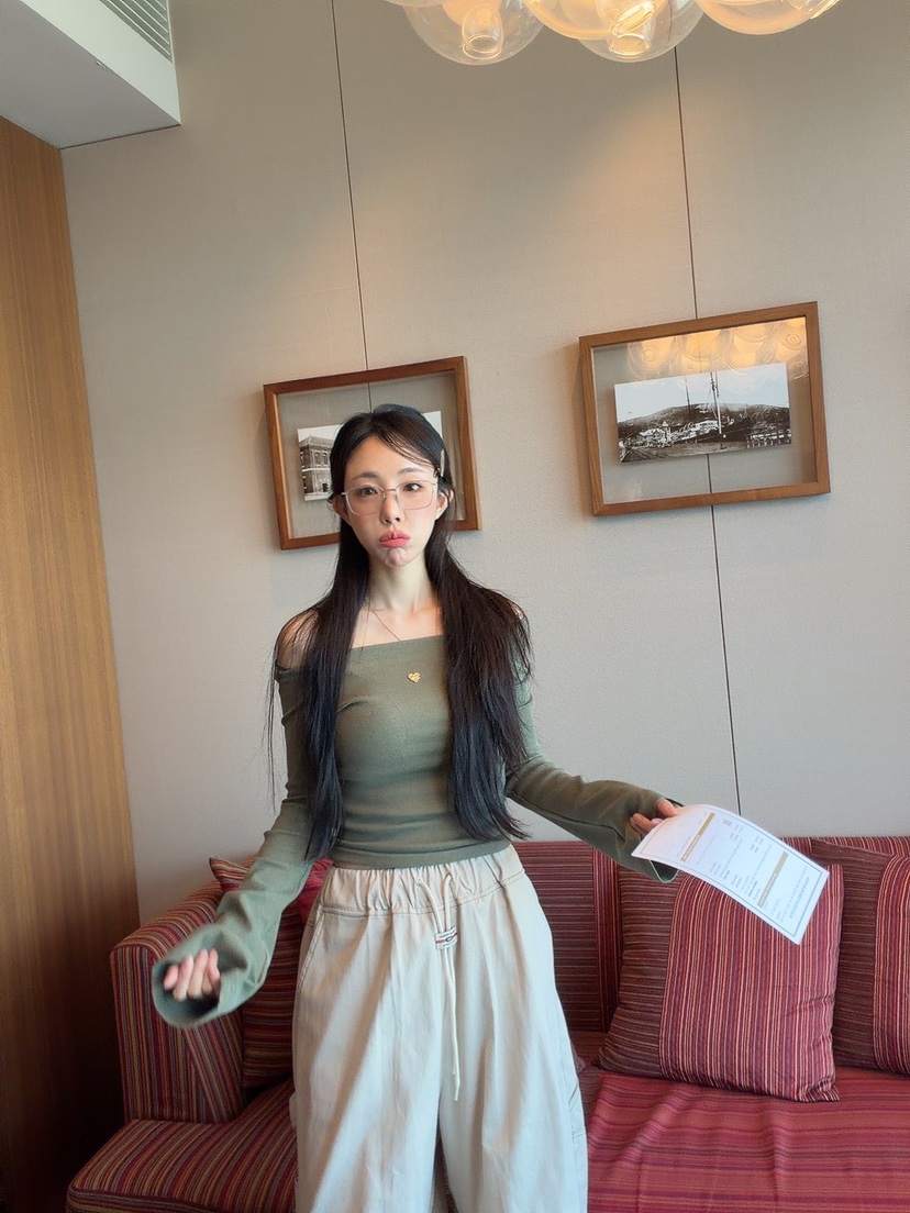 PALETTE-Q東大門㊣代購女裝新款人氣熱賣時尚推薦25秋冬長袖T恤PALETTE長袖T恤