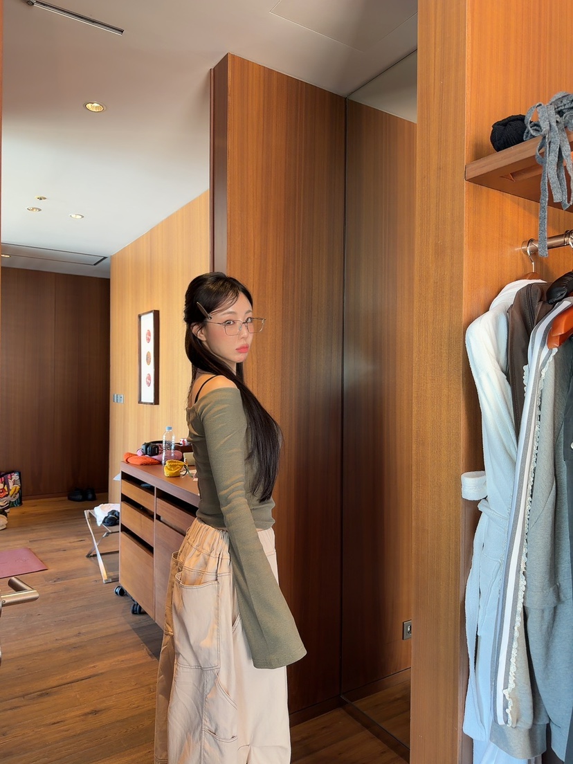 PALETTE-Q東大門㊣代購女裝新款人氣熱賣時尚推薦25秋冬長袖T恤PALETTE長袖T恤