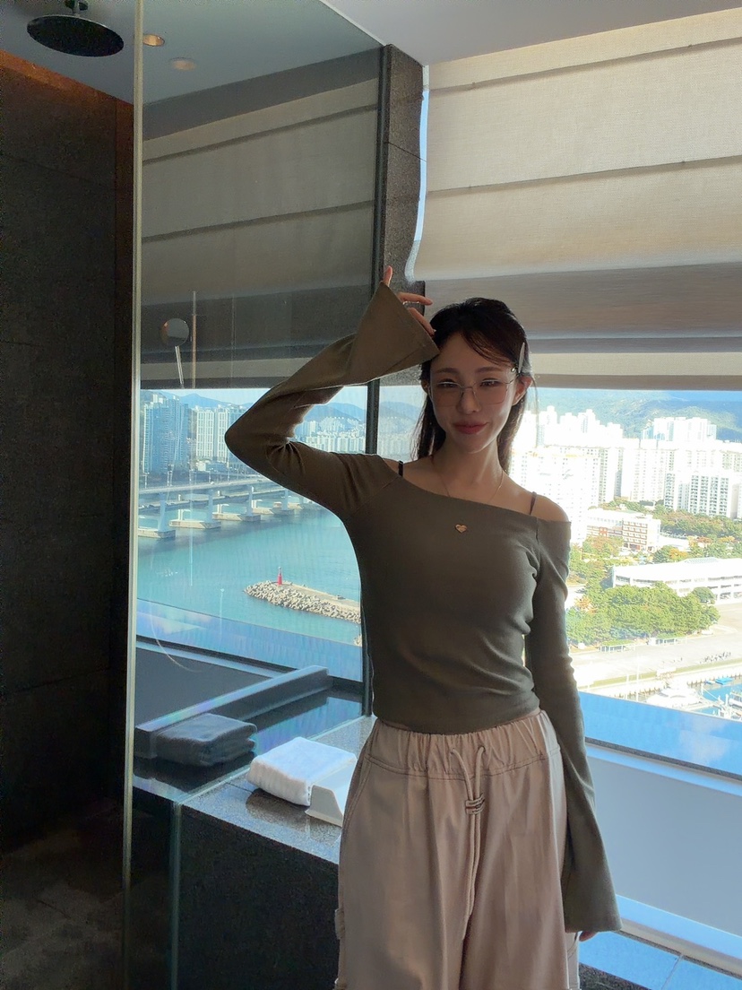 PALETTE-Q東大門㊣代購女裝新款人氣熱賣時尚推薦25秋冬長袖T恤PALETTE長袖T恤