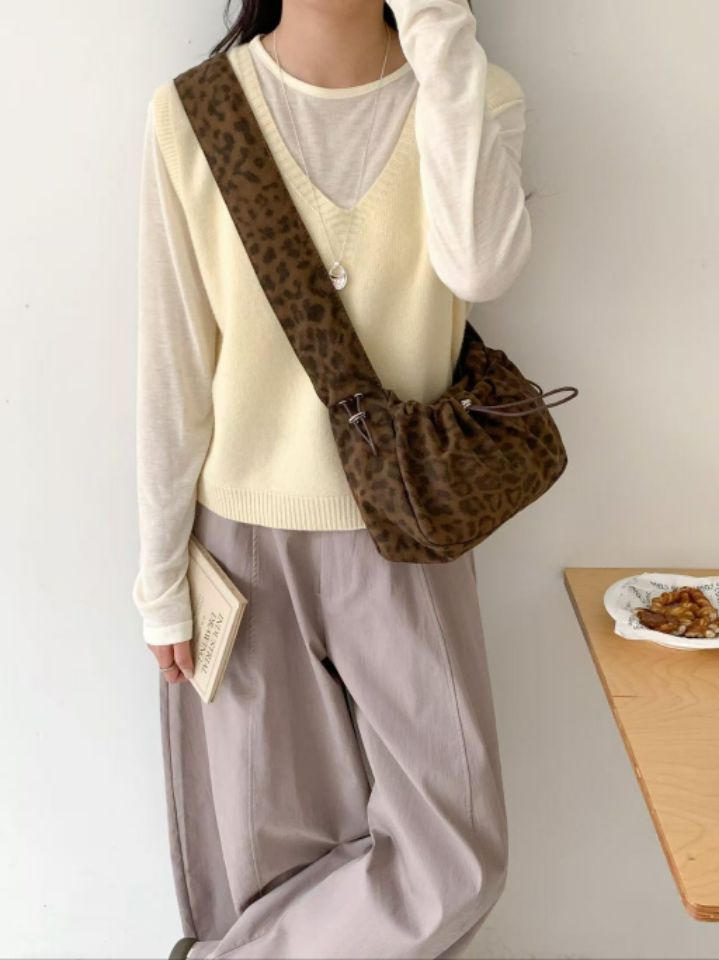 TROUVAILLE韓國直郵㊣女士新款25秋冬推薦時尚手拿包腋下包TROUVAILLE手拿包/腋下包