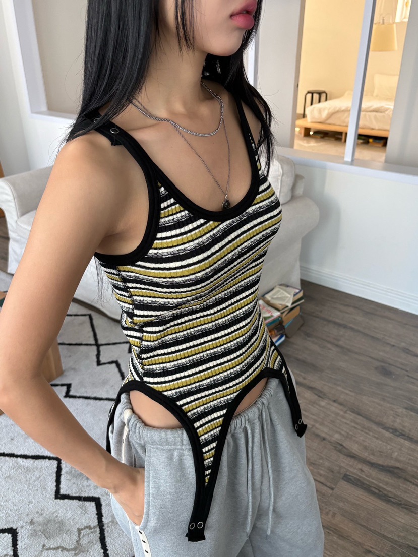 SUNDER MARKET韓國代購㊣女士新品真品時尚熱賣25秋冬吊帶背心SUNDER MARKET吊帶/背心圖色2