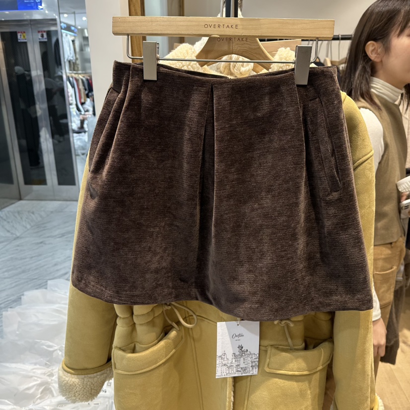 OVERTAKE東大門㊣代購女裝新品熱賣推薦人氣25秋冬短裙天鵝絨OVERTAKE短裙圖色1