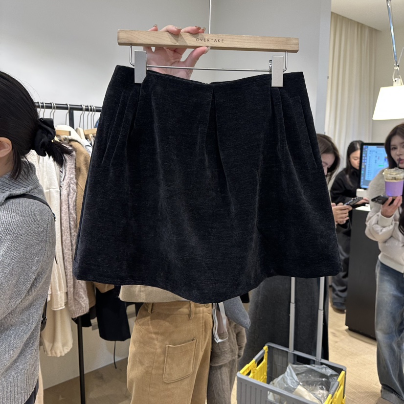 OVERTAKE東大門㊣代購女裝新品熱賣推薦人氣25秋冬短裙天鵝絨OVERTAKE短裙圖色2