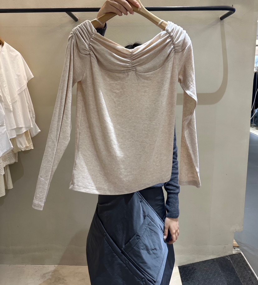 ERIA東大門㊣代購女士新款職業人氣25秋冬時尚長袖T恤褶皺露肩ERIA/HUE長袖T恤