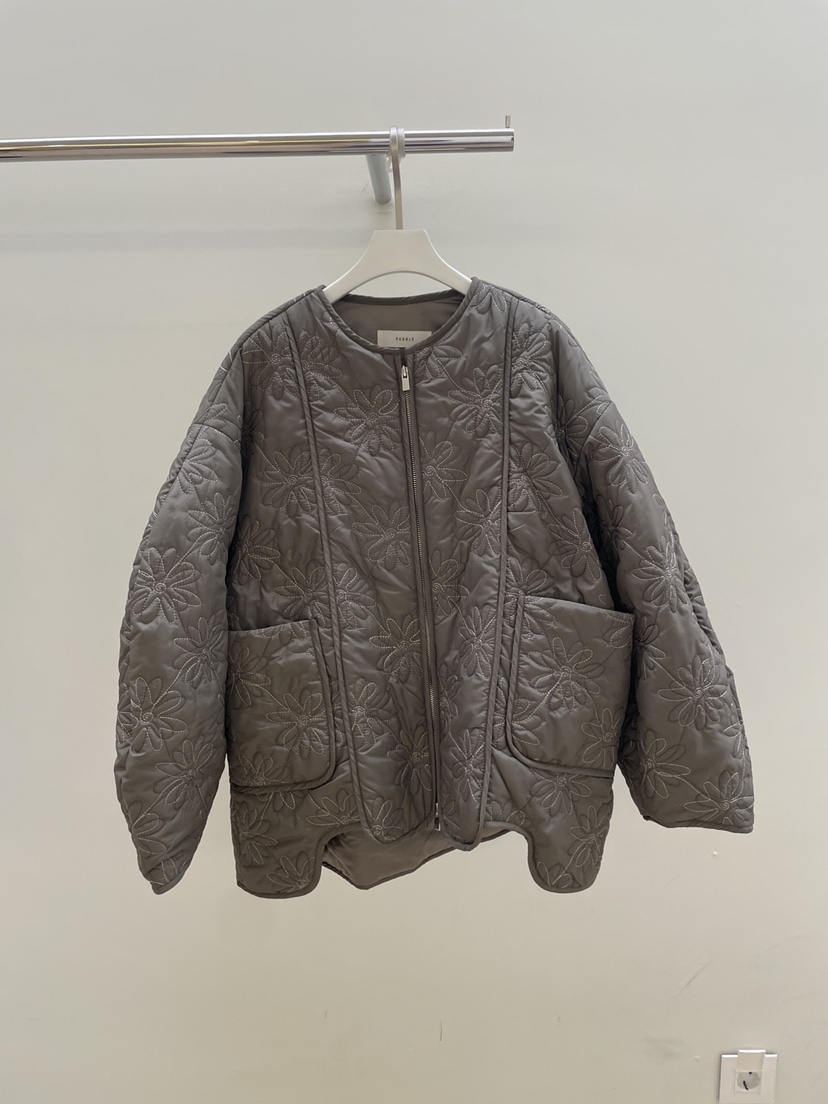 PEBBLE韓國直郵㊣女士新款熱賣真品推薦時尚25秋冬夾克刺繡絎縫PEBBLE/LAYER夾克圖色1