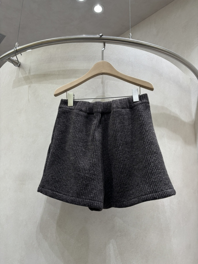 WHO IS SHE韓國直郵㊣女裝新品職業人氣時尚短褲抓絨羅紋WHO IS SHE短褲