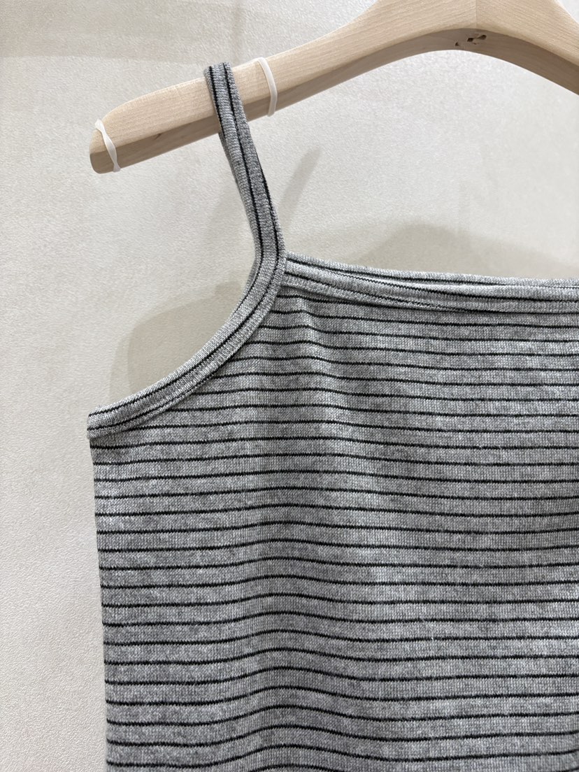 WHO IS SHE東大門㊣直郵女士新品時尚真品休閑熱賣套裝套裝WHO IS SHE套裝