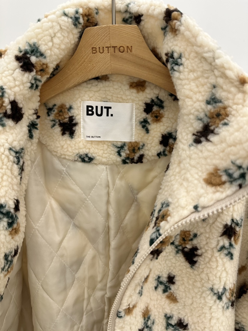 BUT韓國直郵㊣女士新品推薦人氣25秋冬熱賣時尚夾克花朵絎縫button夾克
