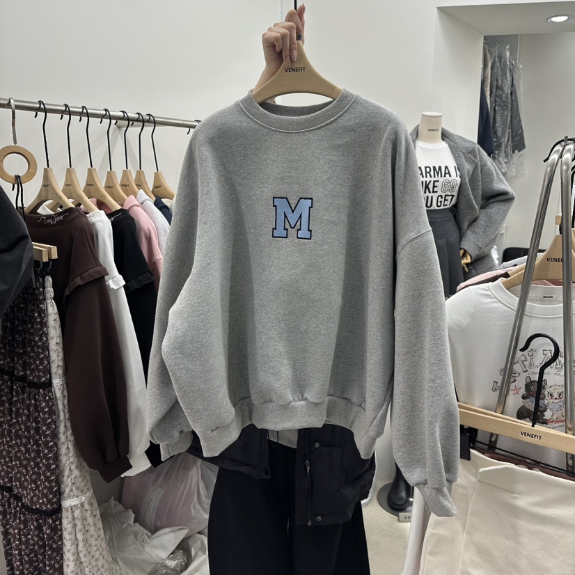 VENEFIT東大門㊣代購女裝新品人氣時尚真品職業衛衣加絨刺繡VENEFIT/JENNIE衛衣圖色2