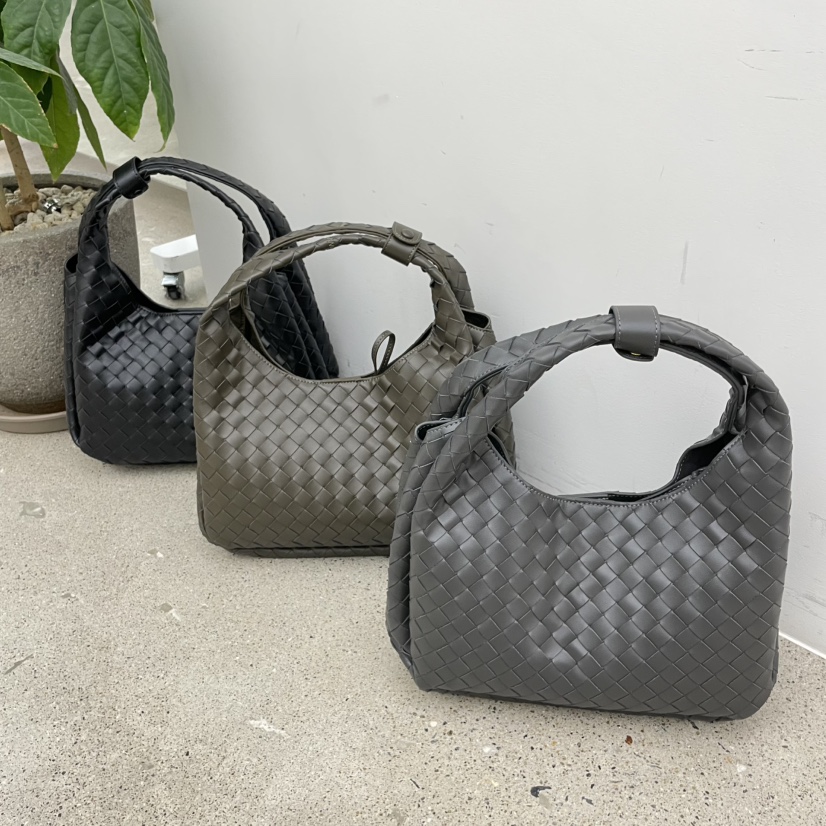 J PLACE韓國代購㊣女裝新款人氣25秋冬熱賣休閑手拿包腋下包J PLACE手拿包/腋下包