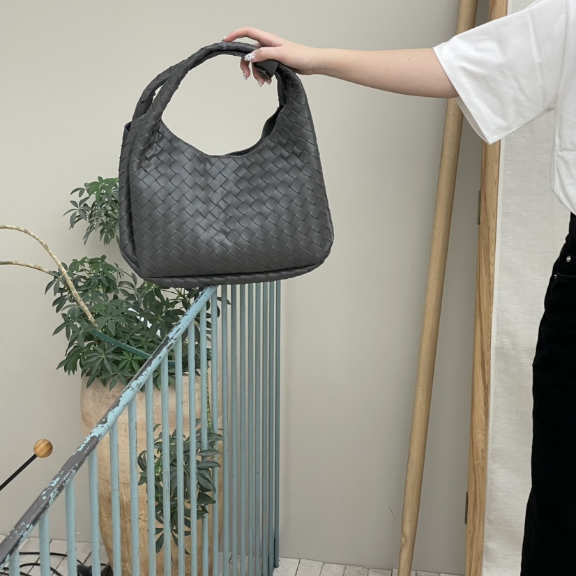 J PLACE韓國代購㊣女裝新款人氣25秋冬熱賣休閑手拿包腋下包J PLACE手拿包/腋下包