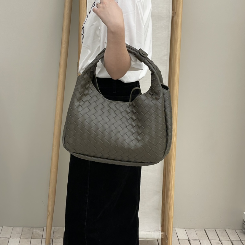 J PLACE韓國代購㊣女裝新款人氣25秋冬熱賣休閑手拿包腋下包J PLACE手拿包/腋下包