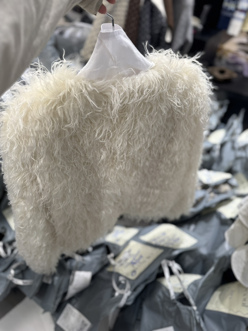 OLI SEOUL東大門㊣實拍女士新款25秋冬時尚熱賣人氣短款大衣OLI SEOUL短款大衣