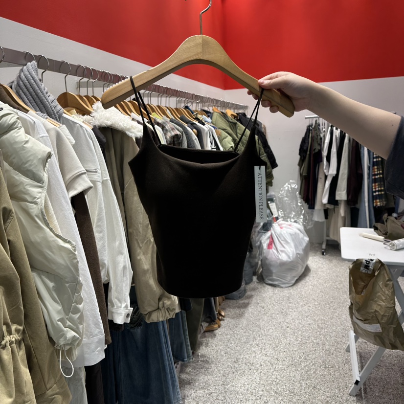 ATPZ東大門㊣代購女裝新款人氣時尚職業推薦25秋冬吊帶背心ATTENTION PLEAES吊帶/背心圖色2咖色