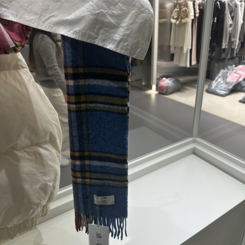 LOVE YOU SO MUCH/MORE THAN YESTERDAY韓國代購㊣女裝新款人氣圍巾披肩打折LYSM/MORE THAN YESTERDAY圍巾/披肩圖色2實際價格19000