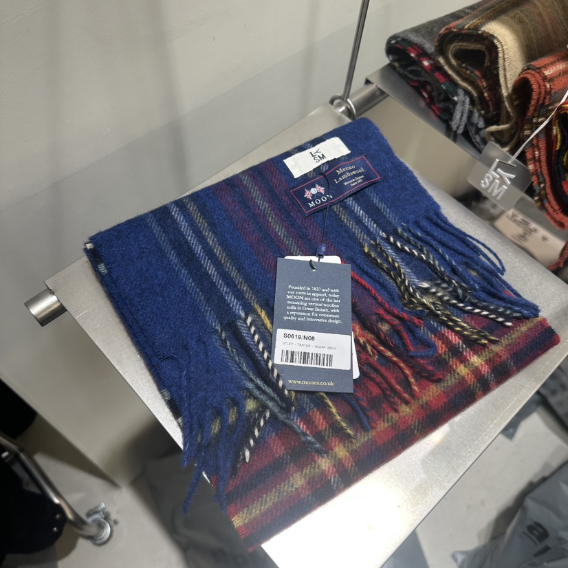 LOVE YOU SO MUCH/MORE THAN YESTERDAY韓國代購㊣女裝新款人氣圍巾披肩打折LYSM/MORE THAN YESTERDAY圍巾/披肩圖色4實際價格37000