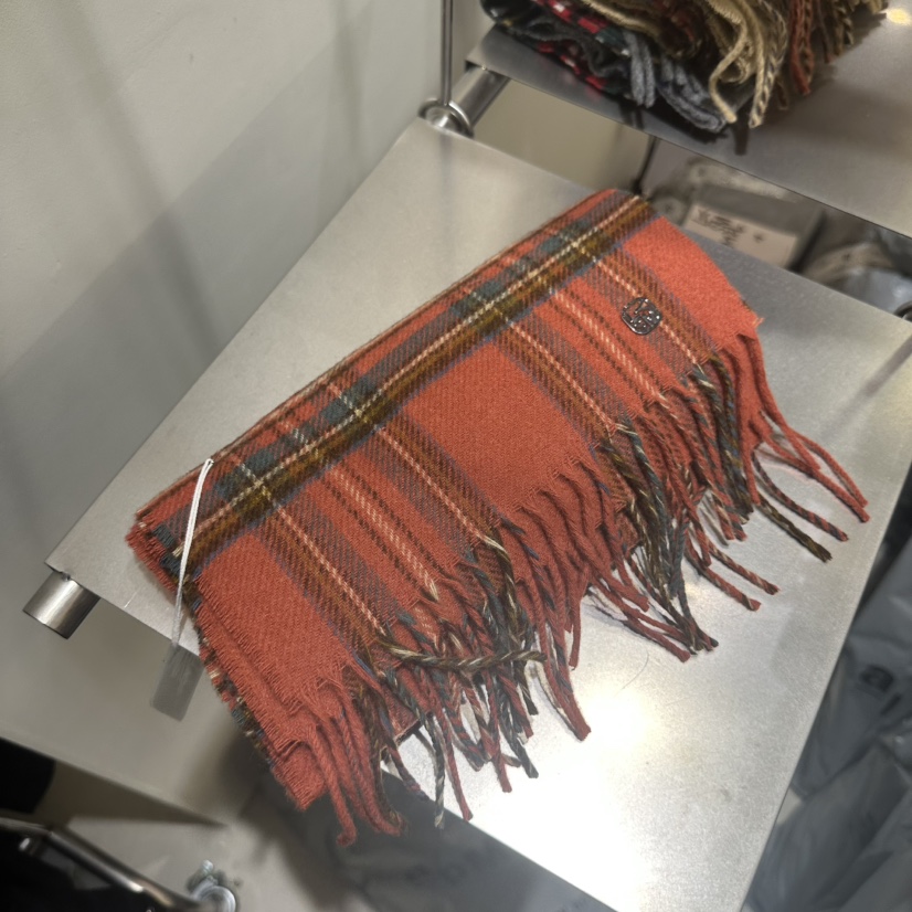 LOVE YOU SO MUCH/MORE THAN YESTERDAY韓國代購㊣女裝新款人氣圍巾披肩打折LYSM/MORE THAN YESTERDAY圍巾/披肩圖色6實際價格37000