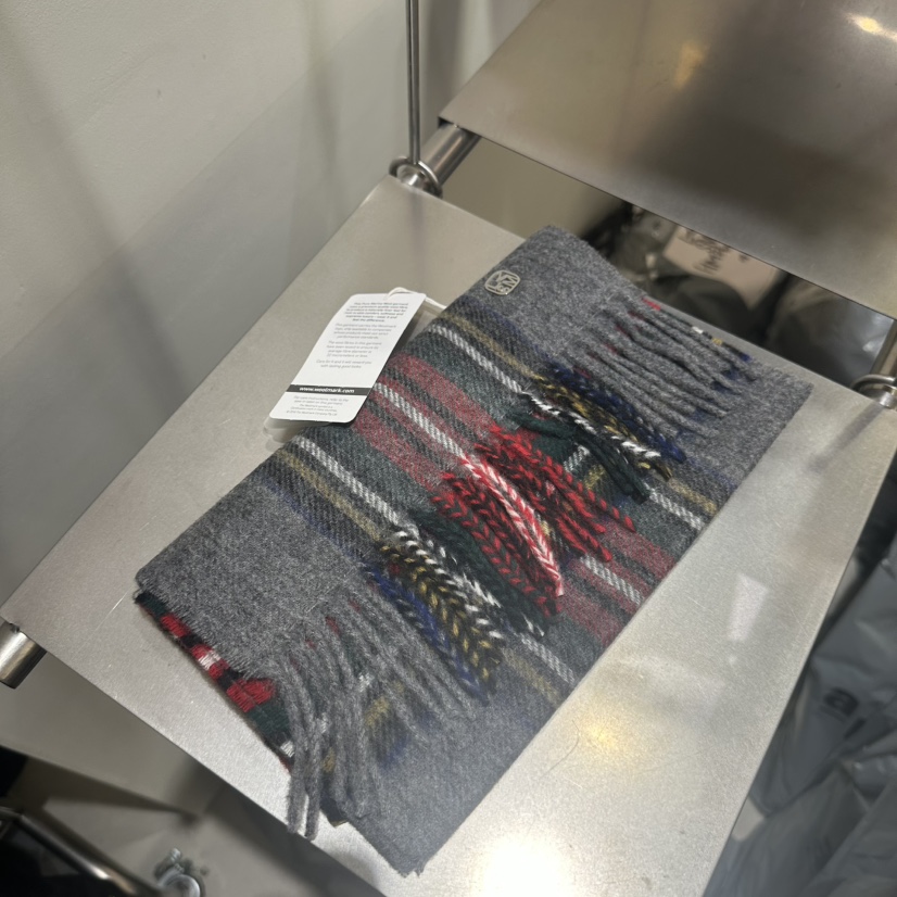 LOVE YOU SO MUCH/MORE THAN YESTERDAY韓國代購㊣女裝新款人氣圍巾披肩打折LYSM/MORE THAN YESTERDAY圍巾/披肩圖色8實際價格37000