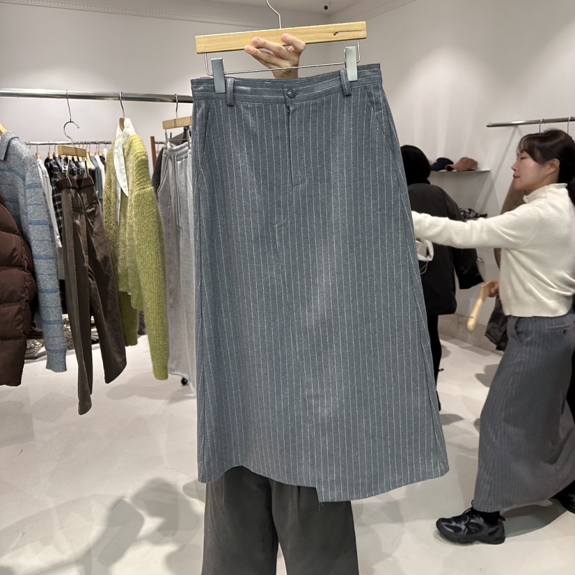 ANDMORE BUTTON韓國代購㊣女士新品人氣推薦25秋冬職業長裙ANDMORE BUTTON長裙圖色1