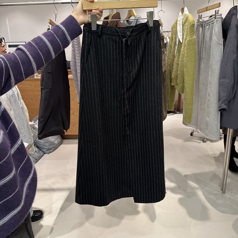 ANDMORE BUTTON韓國代購㊣女士新品人氣推薦25秋冬職業長裙ANDMORE BUTTON長裙圖色2