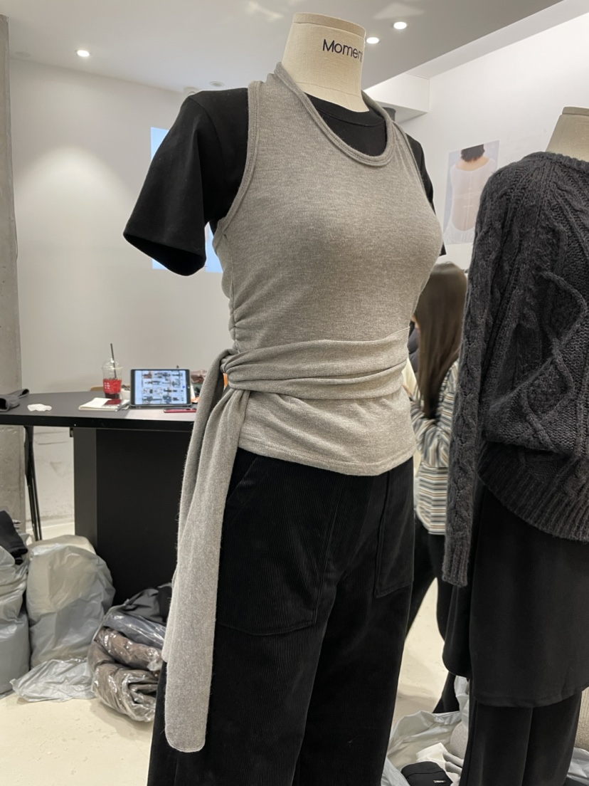 MOMENT東大門㊣直郵女裝新品時尚職業25秋冬真品人氣吊帶背心MOMENT/RECOVER吊帶/背心圖色1