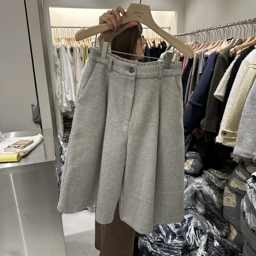 BERTHA東大門㊣代購女裝新品25秋冬時尚熱賣職業人氣短褲羊毛BERTHA短褲圖色1