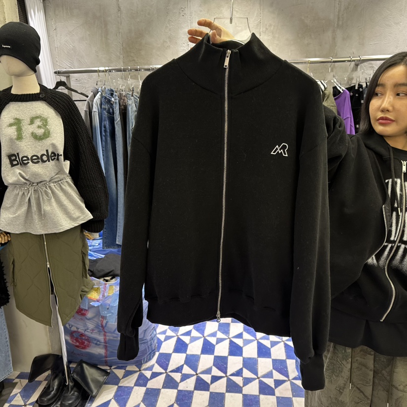 AMOUR東大門㊣直郵女裝新款時尚休閑推薦職業25秋冬衛衣加絨AMOUR衛衣圖色2