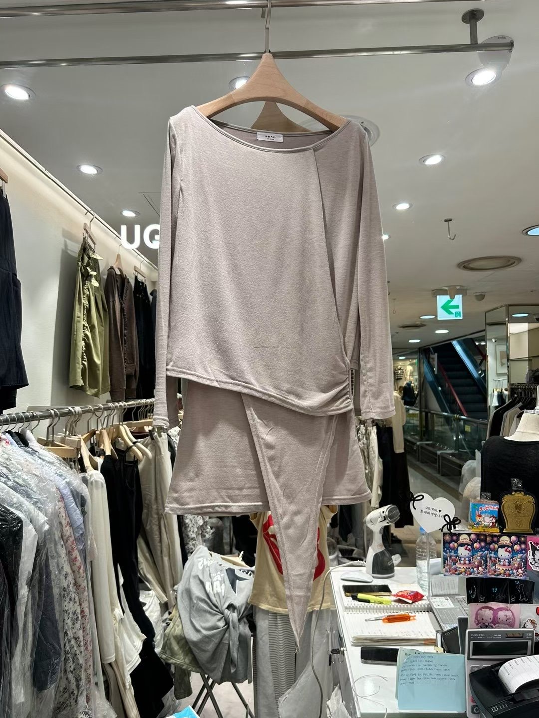 UGIPAL東大門㊣實拍女士新品推薦人氣時尚熱賣真品25秋冬長袖T恤UGIPAL長袖T恤圖色2