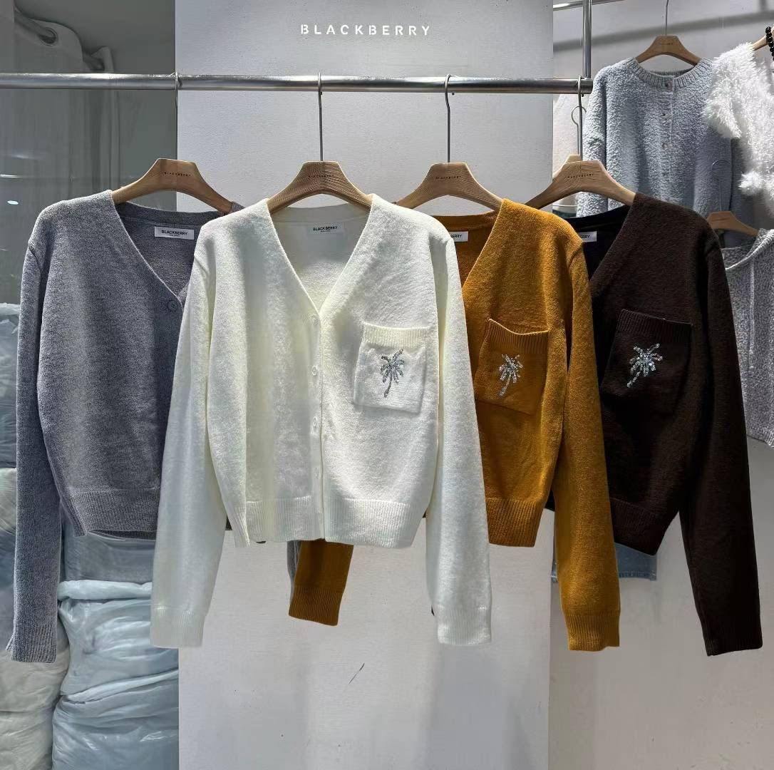 BLACKBERRY韓國代購㊣女裝新款熱賣職業真品針織衫口袋刺繡BLACKBERRY針織衫