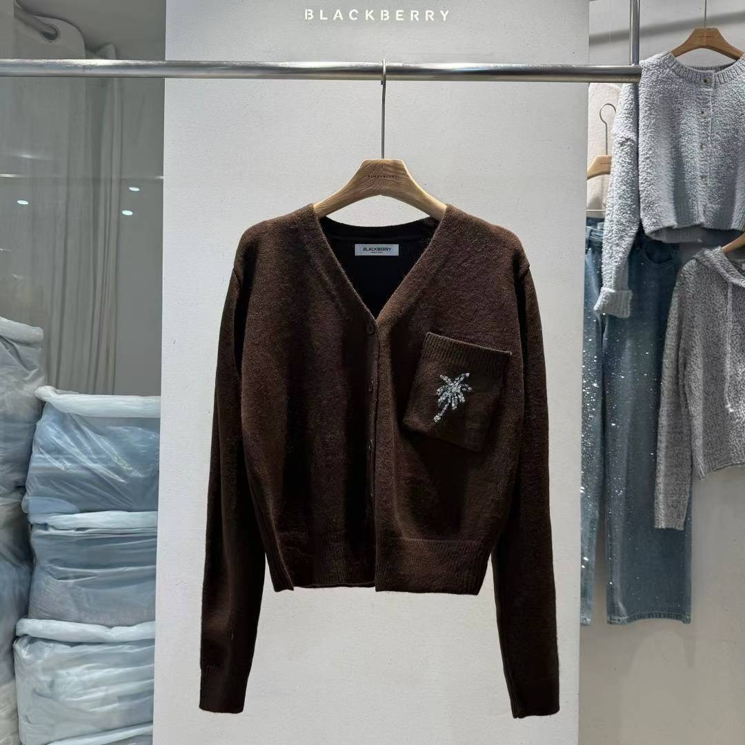 BLACKBERRY韓國代購㊣女裝新款熱賣職業真品針織衫口袋刺繡BLACKBERRY針織衫圖色4